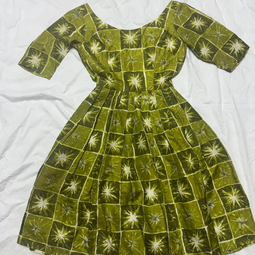 Vintage Handmade Scoop Neck Green Starburst Dress, 22 Inch Waist